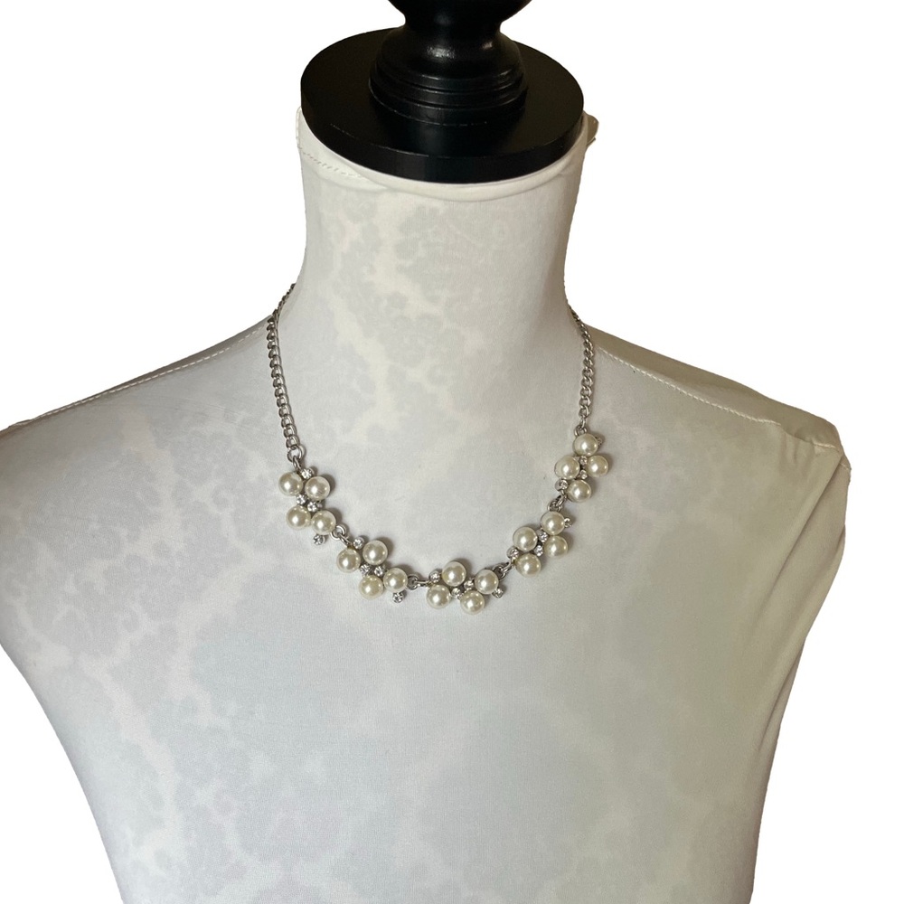 Elegant Faux Pearl Cluster Statement Necklace with Rhinestones - Picture 7 of 7